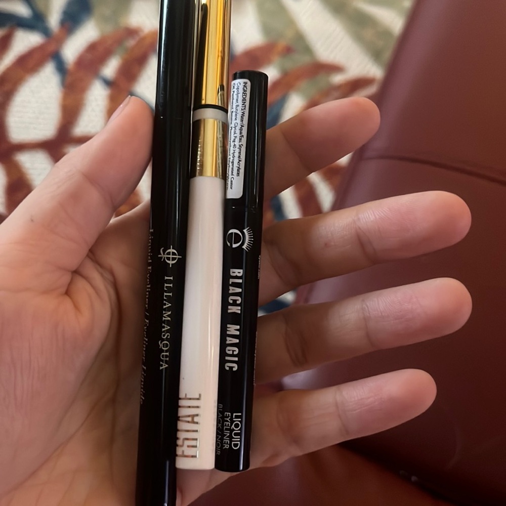 Bundle of liquid eyeliner